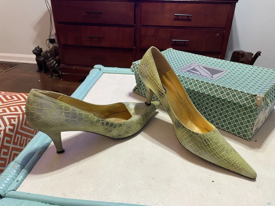 J.renee Size 12, Finley 11  Leather, Alligator Print Green ￼ - Image 4 of 4