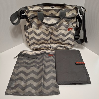 Skip Hop Duo Signature Diaper Bag Gray/Beige Chevron Design Stroller Straps Zip