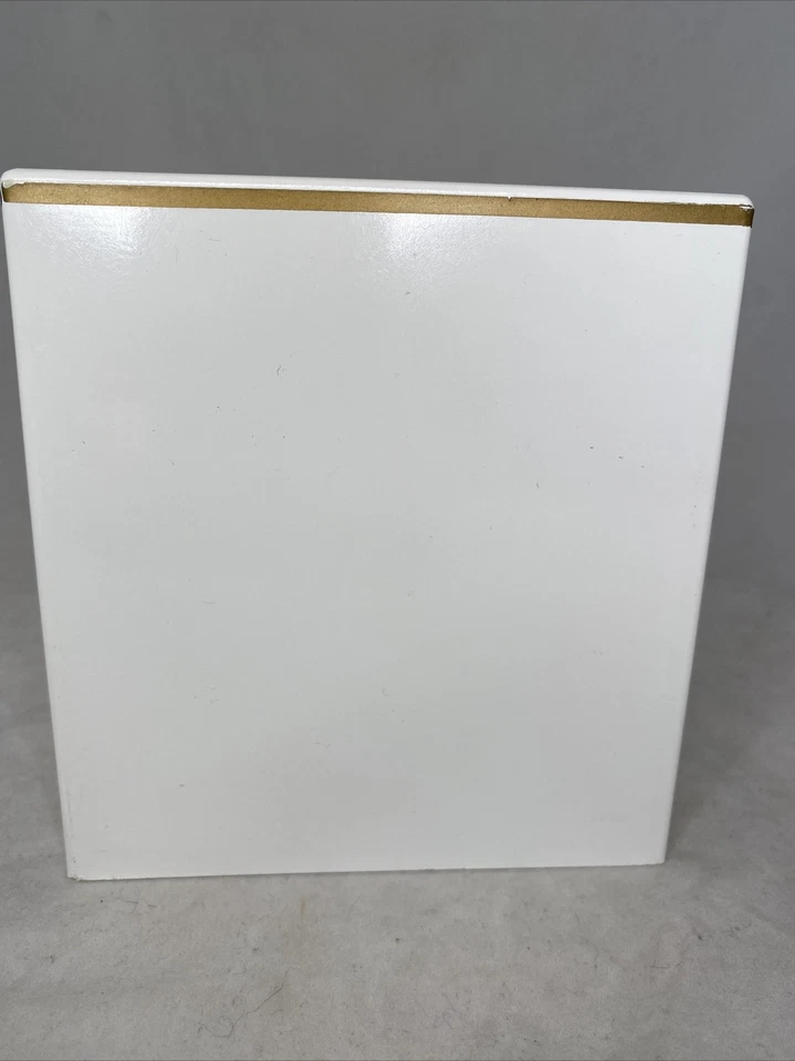 Fifth Avenue Tissue Box Cover White Plastic Gold Band Made In Taiwan - Image 4 of 4
