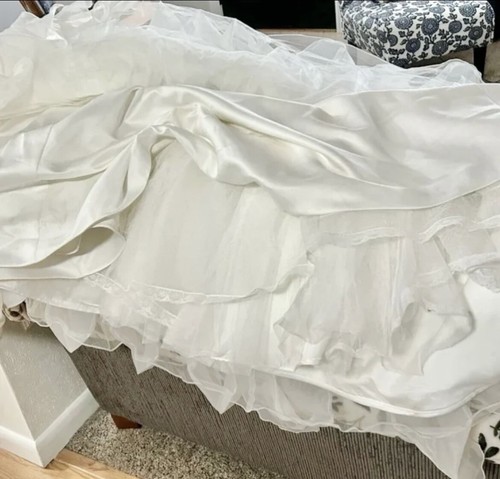 Wedding dress Allure Bridals 8921 woman size 12 sweetheart strapless ruffled - Picture 8 of 10