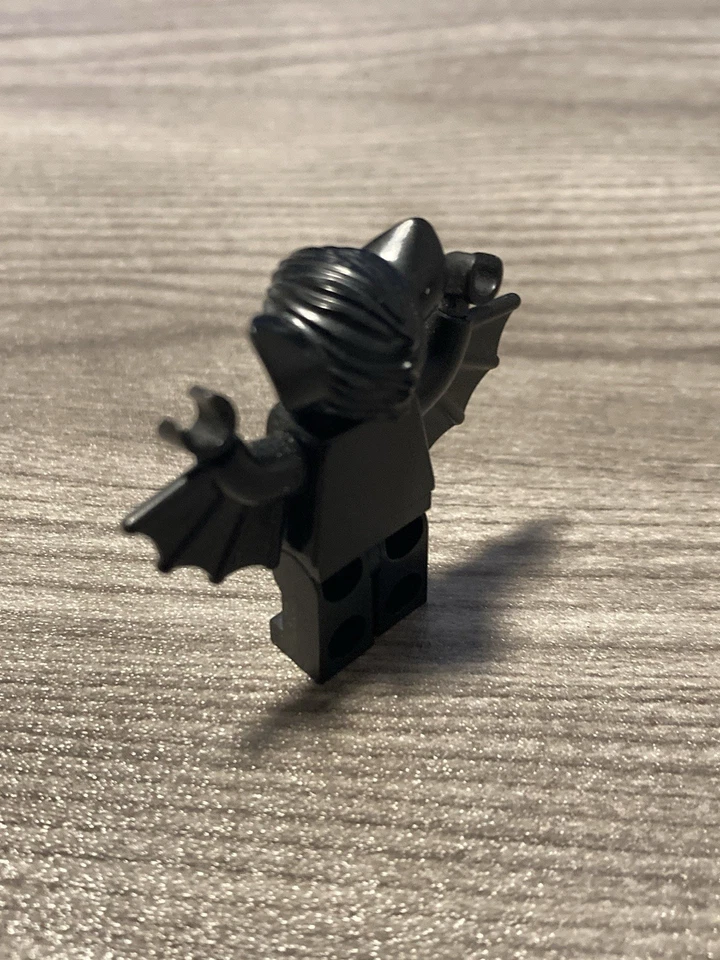 LEGO MINIFIGURES (8833) CMF Series 8 - VAMPIRE BAT - Image 3 of 4