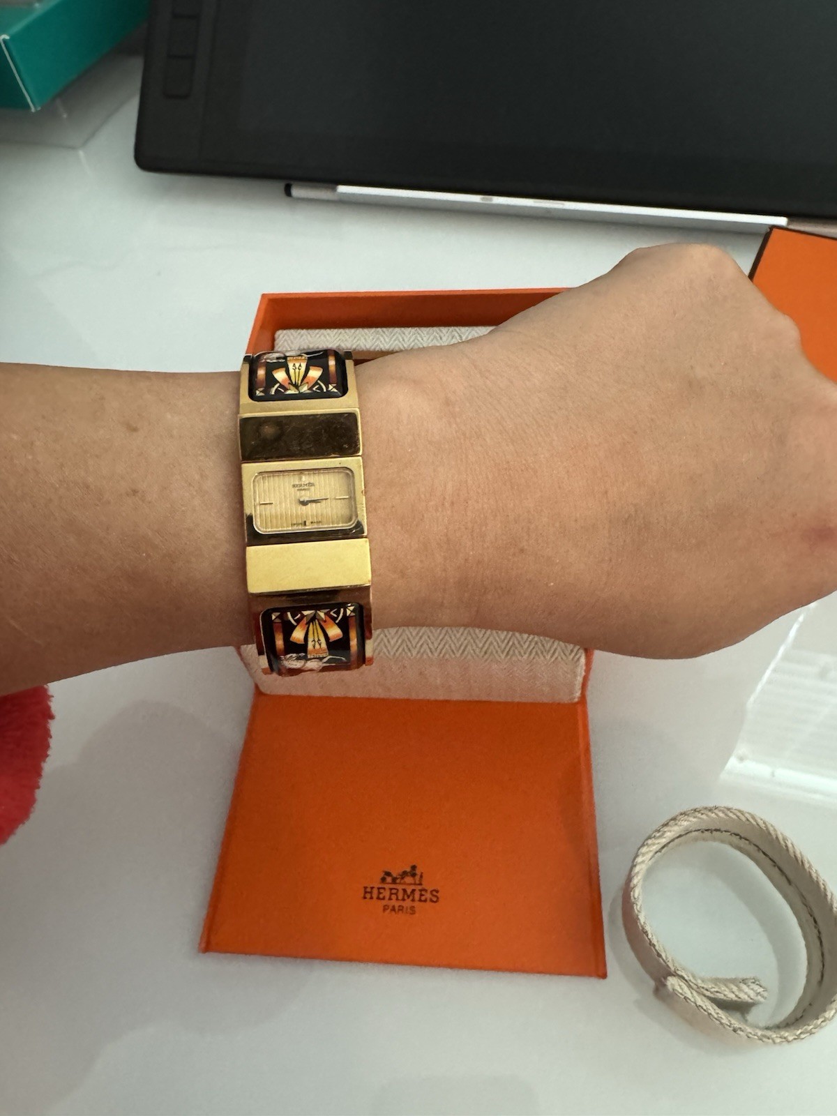 Hermès Gold Rectangular Analog Bracelet Wristwatc… - image 9