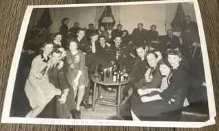 ROYAL CANADIAN AIR FORCE PHOTO RCAF WOMEN PARTY DRINKING BEER TRENTON NS ?
