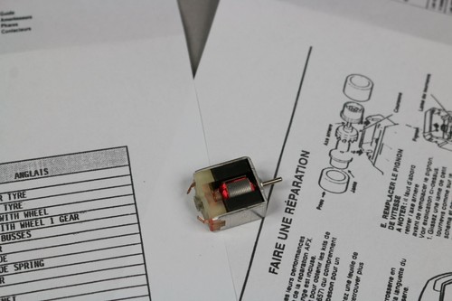 ZB424 TOMY Moteur slot car racer motor voiture Aurora AFX - Imagen 2 de 8