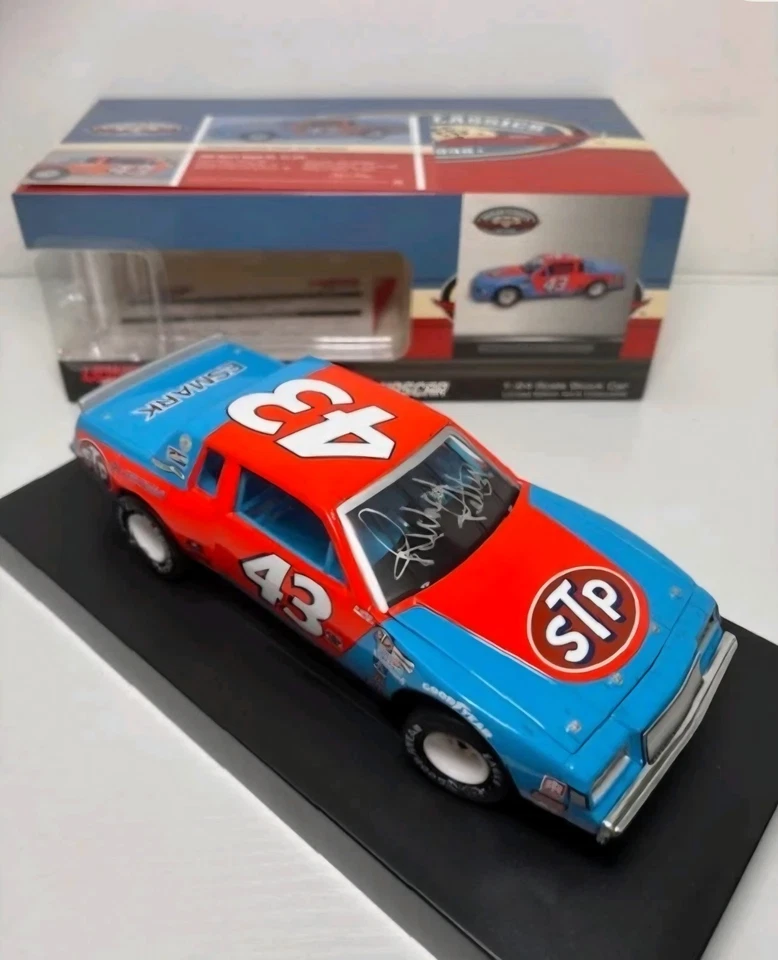 SIGNED NASCAR CLASSICS 1981 RICHARD PETTY #43 STP NORTH WILKESBORO RACE WIN 1/24 - Image 2 of 2