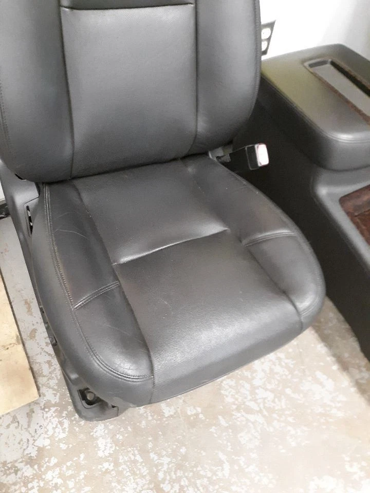 12-14 CADILLAC ESCALADE Front Set Pair Seats With Console Driver Passenger - Image 2 of 4