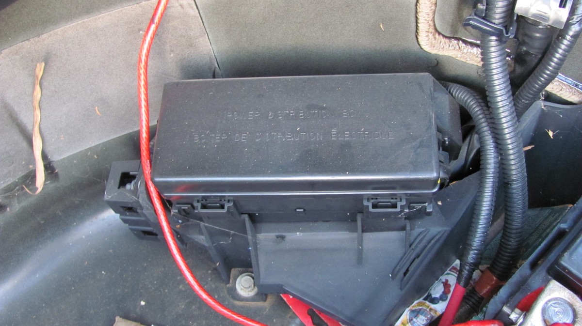 2000 2001 2002 LINCOLN LS REAR FUSE BOX