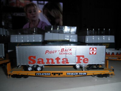 TTX -yellow scheme w/ Santa Fe  trailer F30D TOFC  flatcar          # 475027