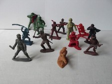 lotto  -  soldatini in plastica - d'epoca  vedi foto anni probabilmente 60/70