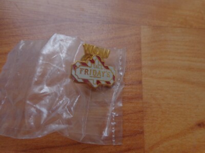 CLASSIC OFFICIAL TGI FRIDAYS STORE GOLD RED CREST LOGO ENAMEL PIN BADGE STAFF