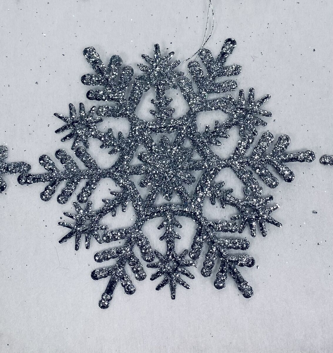 Lot Of 26 Vintage Shatterproof Plastic & Glitter Snowflakes & Icicle  Ornaments