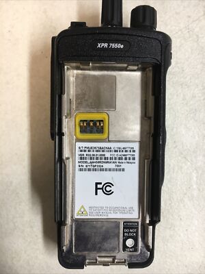 Motorola XPR7550e UHF 403-512mhz radio AAH56RDN9RA1AN with mic and