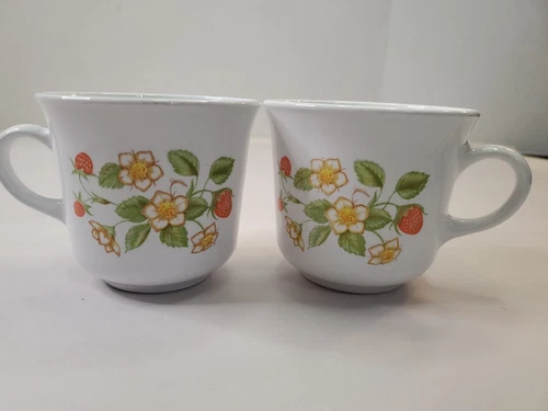 VTG Corelle Corning Strawberry Sundae Coffee Cups Mugs Set 2 USA