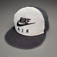 NIKE TRUE SWOOSH LOGO REFLECTIVE FRONT YOUTH SIZE ADJUSTABLE SNAPBACK HAT BLACK