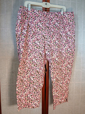 Chaus Woman Stretch  Petal Pusher Capri Size 16 Pink Flower Pattern