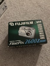 Vintage Fujifilm FinePix 2400Z 2.1MP Zoom Digital Camera - Complete - Untested.