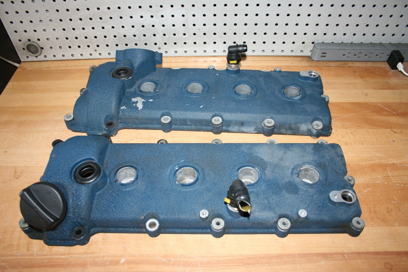 2007 MASERATI QUATTROPORTE Left Right engine valve cover 