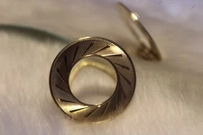 Vtg Lieba USA Round Swirl Scarf Clip Gold Tone Textured Lines 1.5”