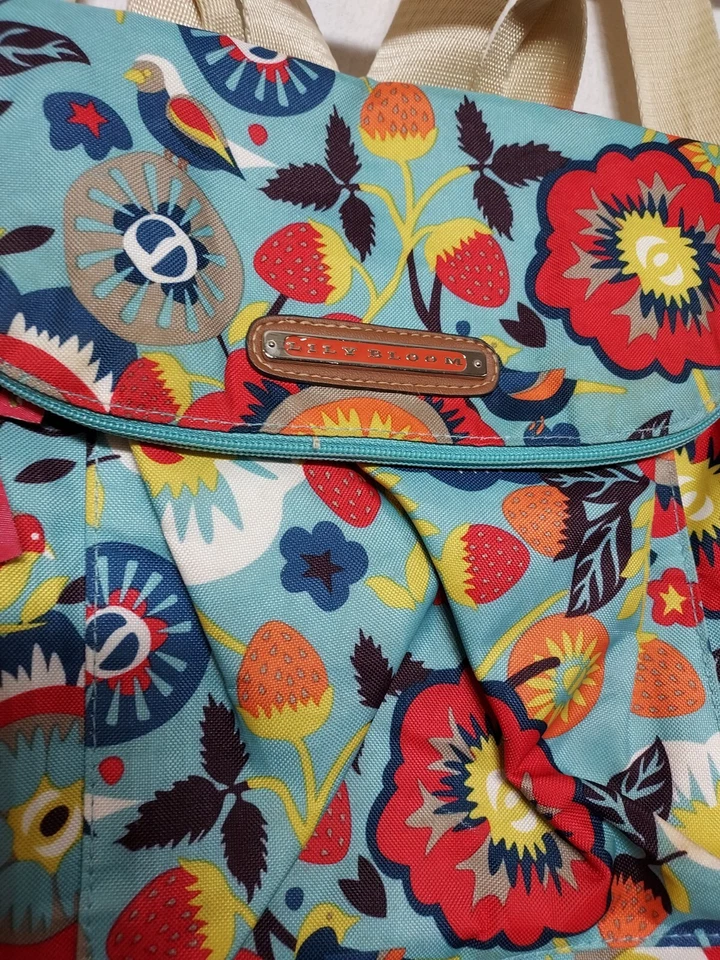 Mochila Lily Bloom Correa Ajustable Fresa Campos Bolso Pájaros Floral 11"x12" Foto 4 de 4