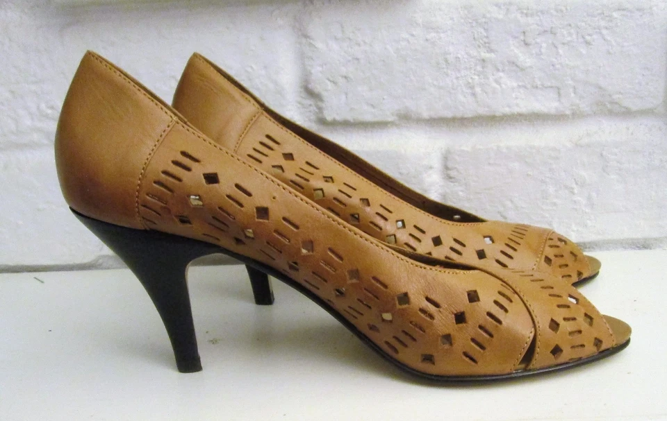 ladies NICOLE high heel pump shoes leather 9.5 M - Image 4 of 4