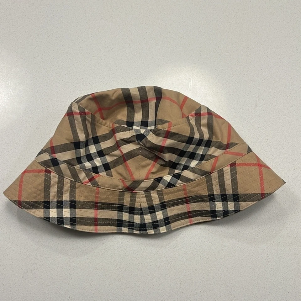 Sombrero cubo a cuadros Burberry para niños Foto 4 de 4