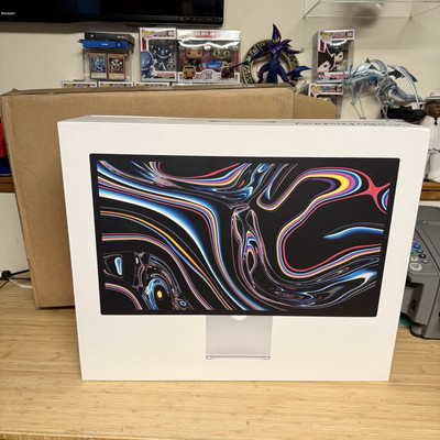 Apple Studio Display 27'' with Standard Glass (Tilt-Adjustable Stand)
