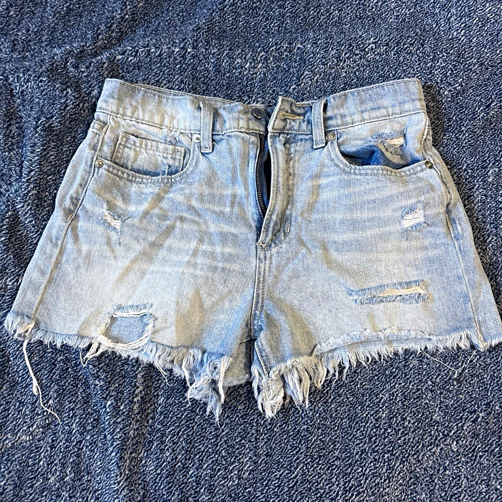 Sneak Peak Women’s S Light Wash Distressed Denim Cut Off Shorts 5-Pocket