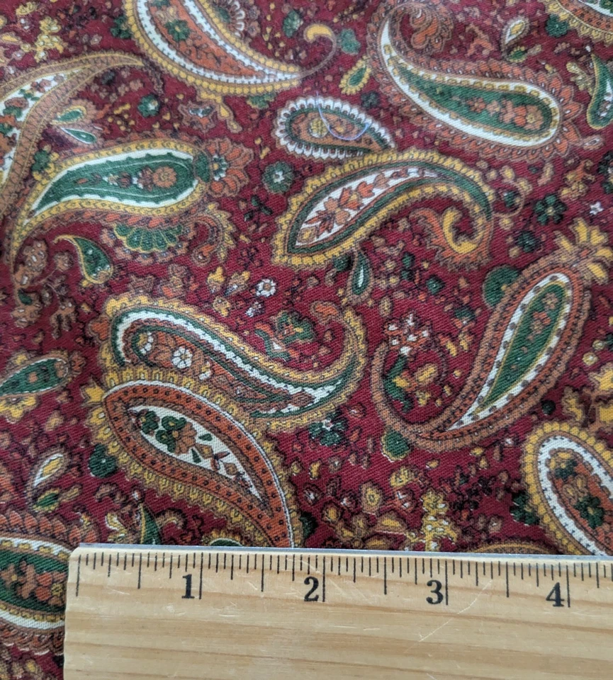 POR x 44" VIP CRANSTON Arándano/Tonos Tierra PAISLEY Foto 2 de 4