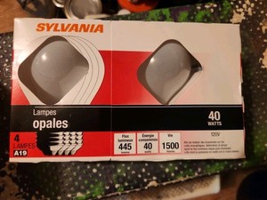 Sylvania 40 Watt Soft White Bulbs 4 Pack BRAND NEW Non LED