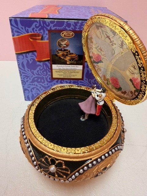 San Francisco Music Box Company Anastasia Alexandra and Nicholas