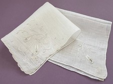VINTAGE HANKY 1930s EMBROIDERED MADEIRA PORTUGAL FLORAL HAND ROLLED FRENCH KNOTS