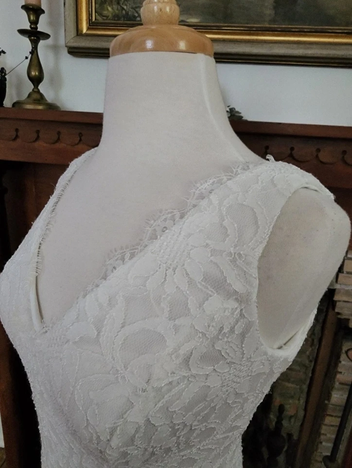 Vestido de novia David’s con funda de encaje - Talla 8, elegante y atemporal Foto 4 de 4