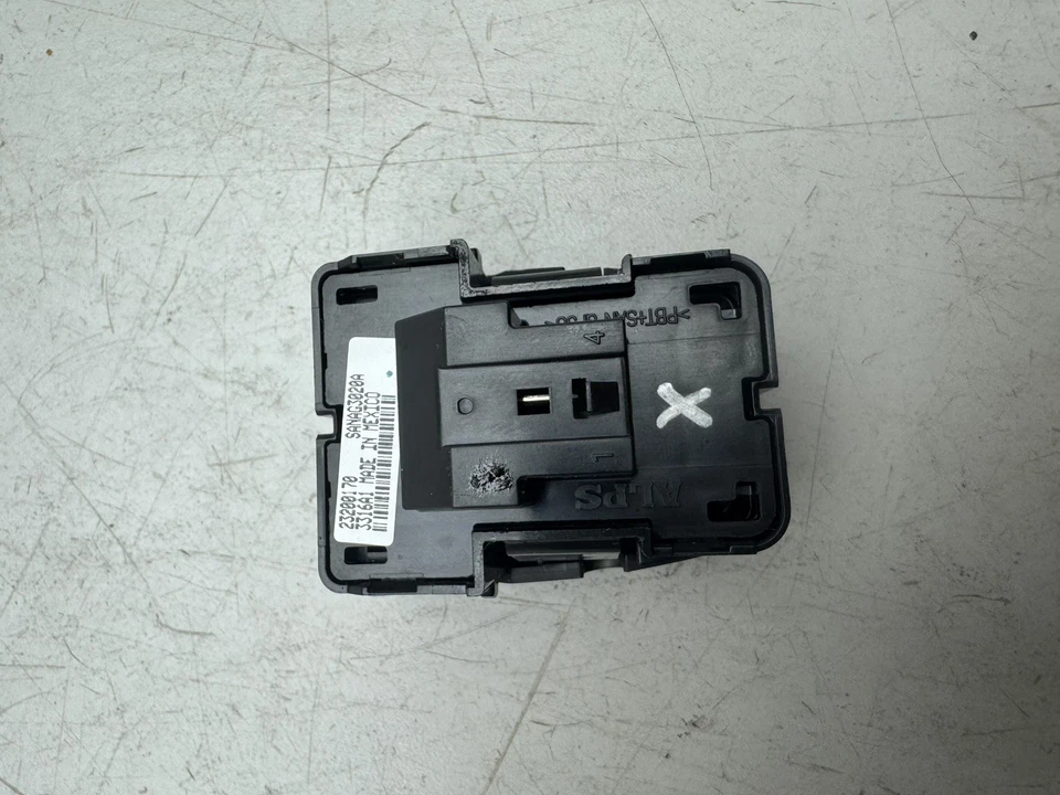 2014 Cadillac ELR GM Jet Black Vehicle Stability Control System Switch 23200170 - Image 4 of 4