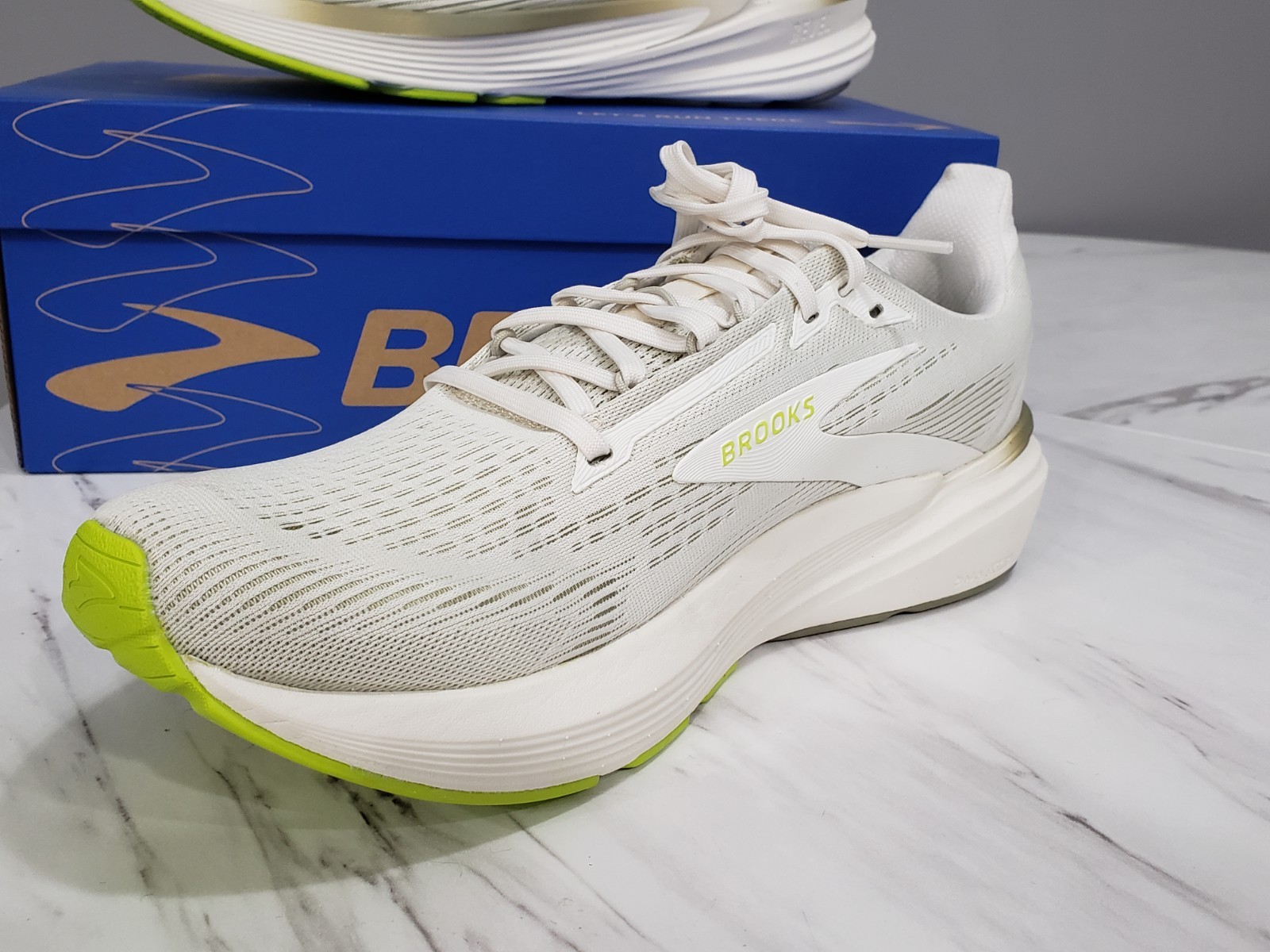 NEW SIZE 10.5 - Brooks Revel 8 Men Running Shoe Sneakers Coconut Tea Acid Lime thumbnail 4