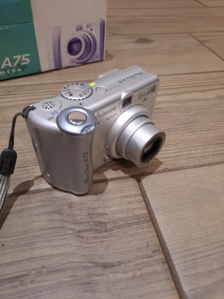 Canon PowerShot A75 Silver Compact Digital Camera - 3.2megapixel #84a - Image 2 of 4
