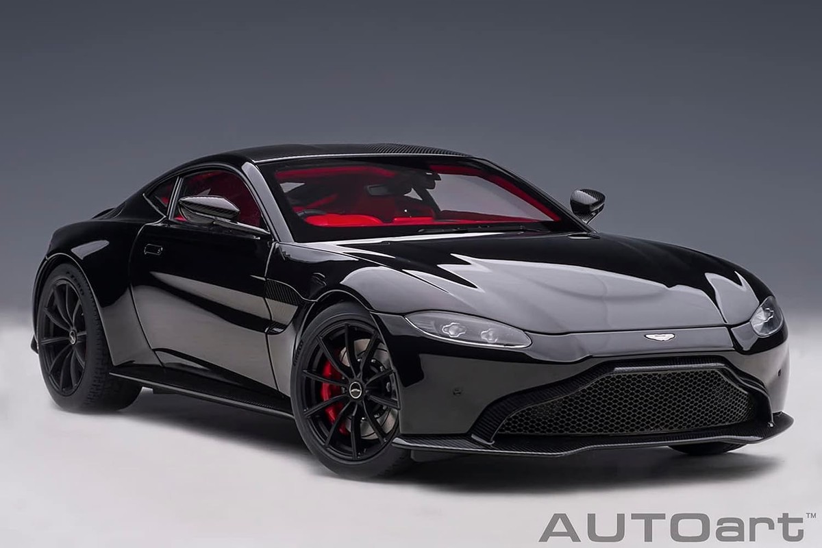 AUTOart 1/18 Aston Martin Vantage 2019 Black/Carbon Black Roof