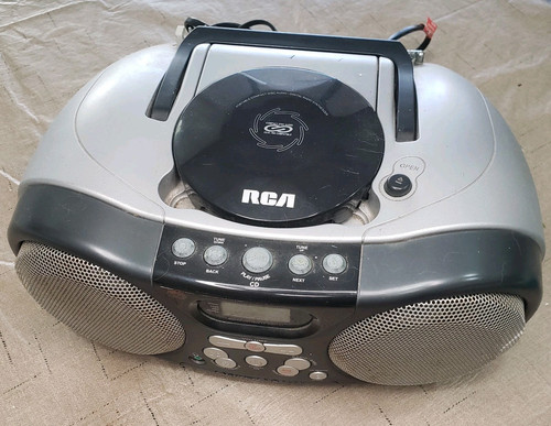 RCA RCD143 CD/Radio Boombox