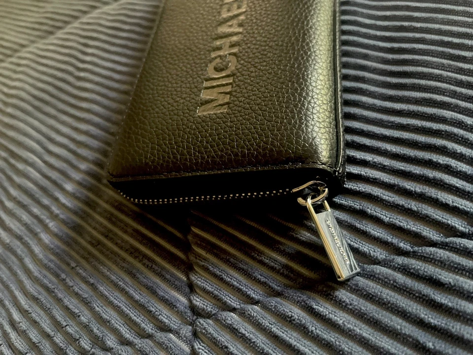 Michael Kors Black Leather Zip Around Wallet EXCELLENT CONDITION!! - Image 4 of 4