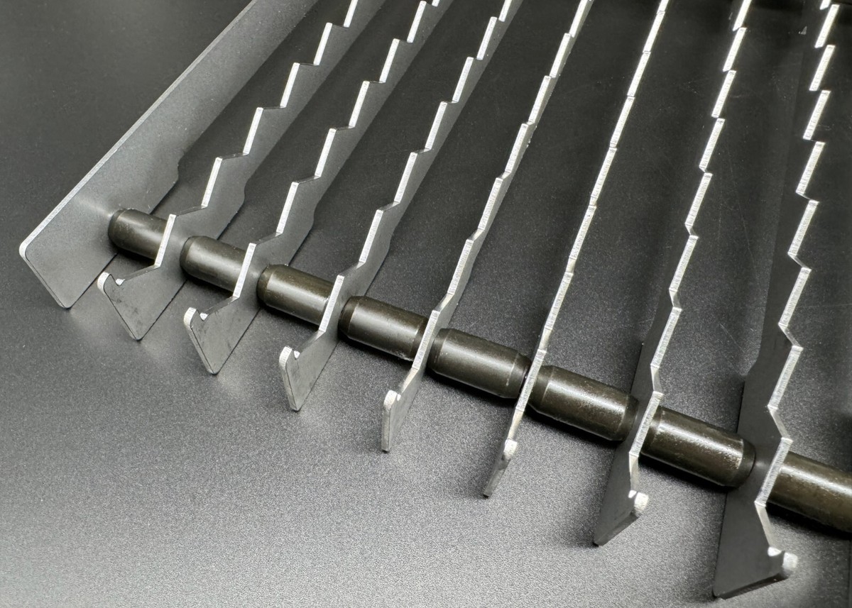 Lasertisch CO2 Diode Laserunterlage - Zackentisch, keine Wabenplatte - 600x900mm Lasertisch CO2 Diode Laserunterlage - Zackentisch, keine Wabenplatte - 600x900mm