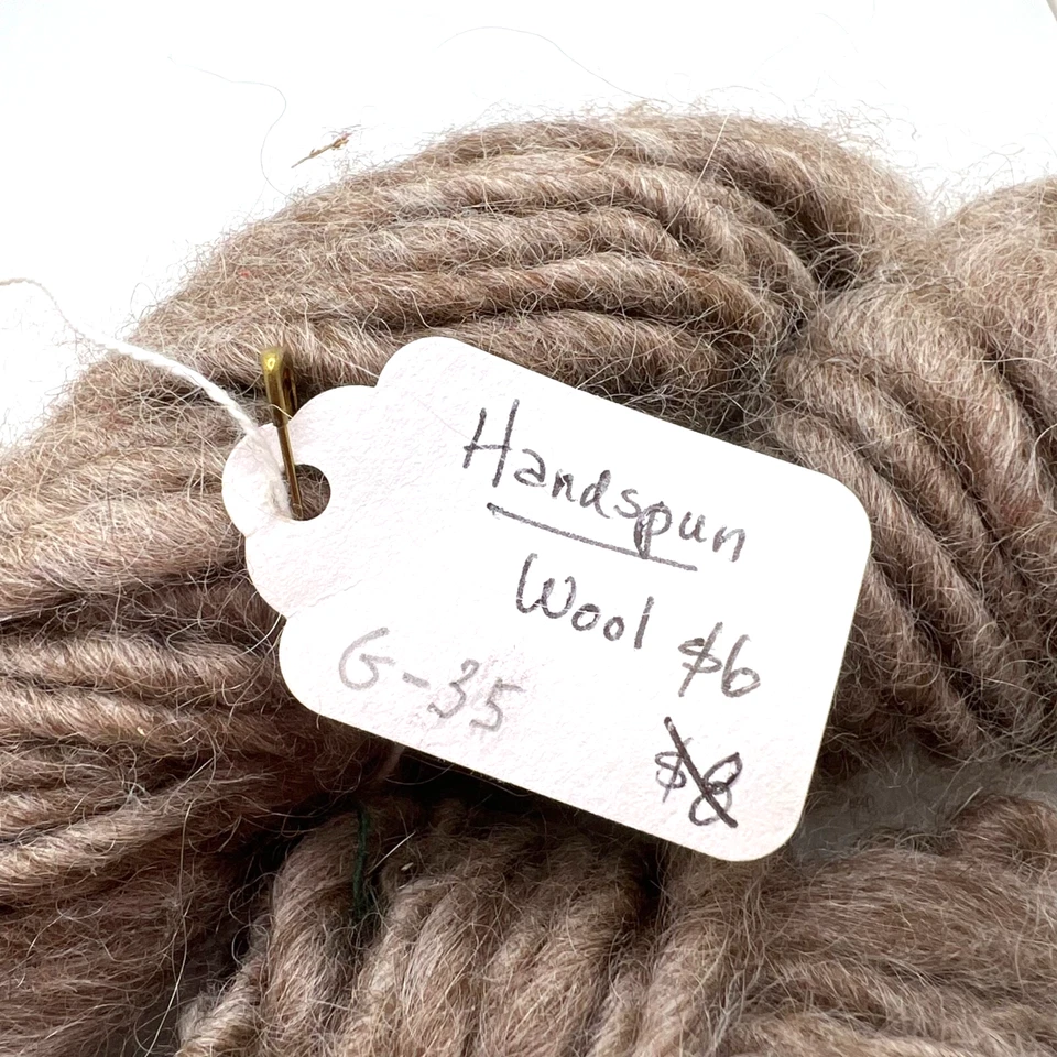 LOTE PEQUEÑO HILO HILADO A MANO - aprox 144 gramos en total - rojo y gris Foto 4 de 4