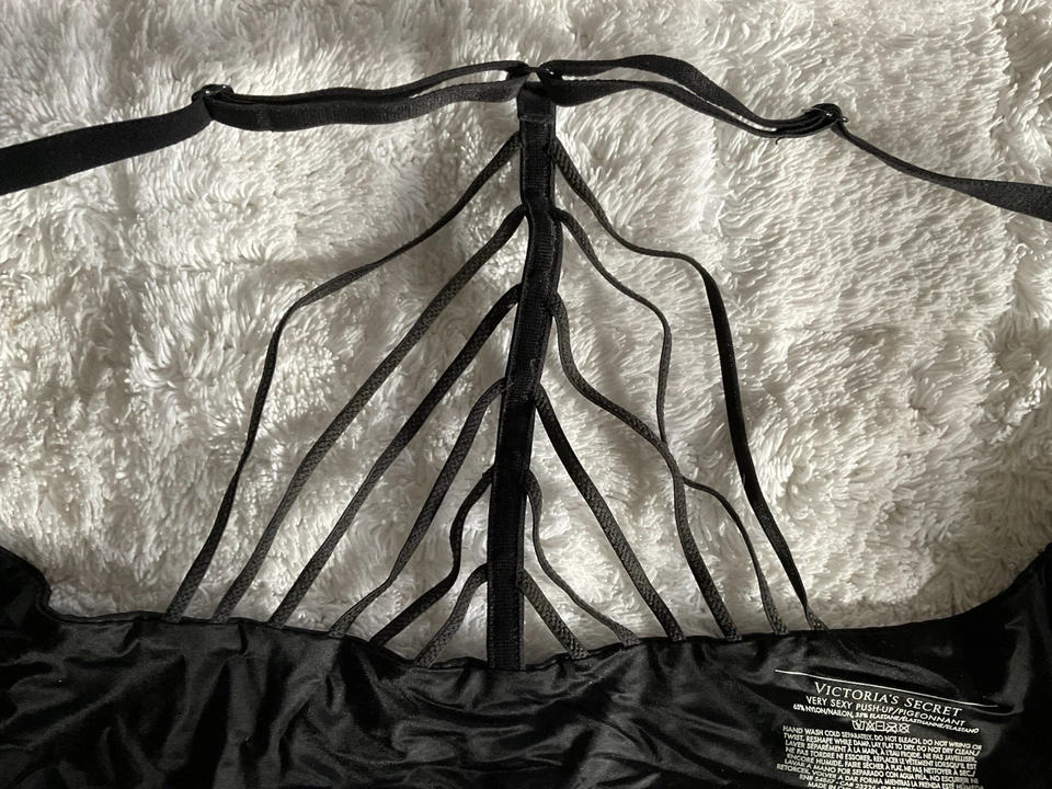 Victoria’s Secret Very Sexy Push-Up Pigeonnant Black Front Clasp 32C Racerback - Image 3 of 4