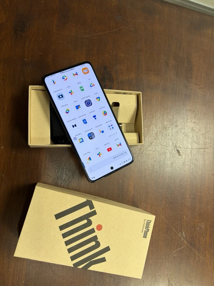 Smartphone Motorola Thinkphone XT2309-2 5G Dual Sim 8/256GB Carbon Black EU - Immagine 3 di 4