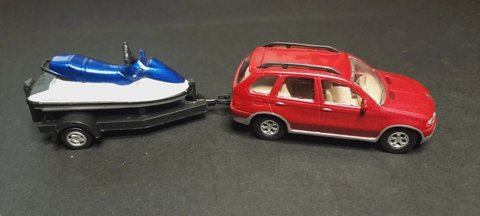 BMW X5 CON CARRELLO E MOTO D'ACQUA - Joy City 1/72 - pressofuso e plastica - L.3 - Immagine 2 di 4