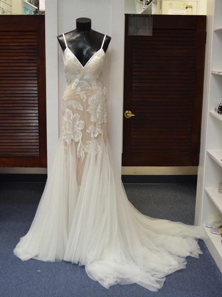 white mini wedding dress Glamorous Short with a Fully Beaded Design fo Size:US 58 Regular / EU 68 Regular Drop Waist wedding dress Up to 65 off!Lolmot