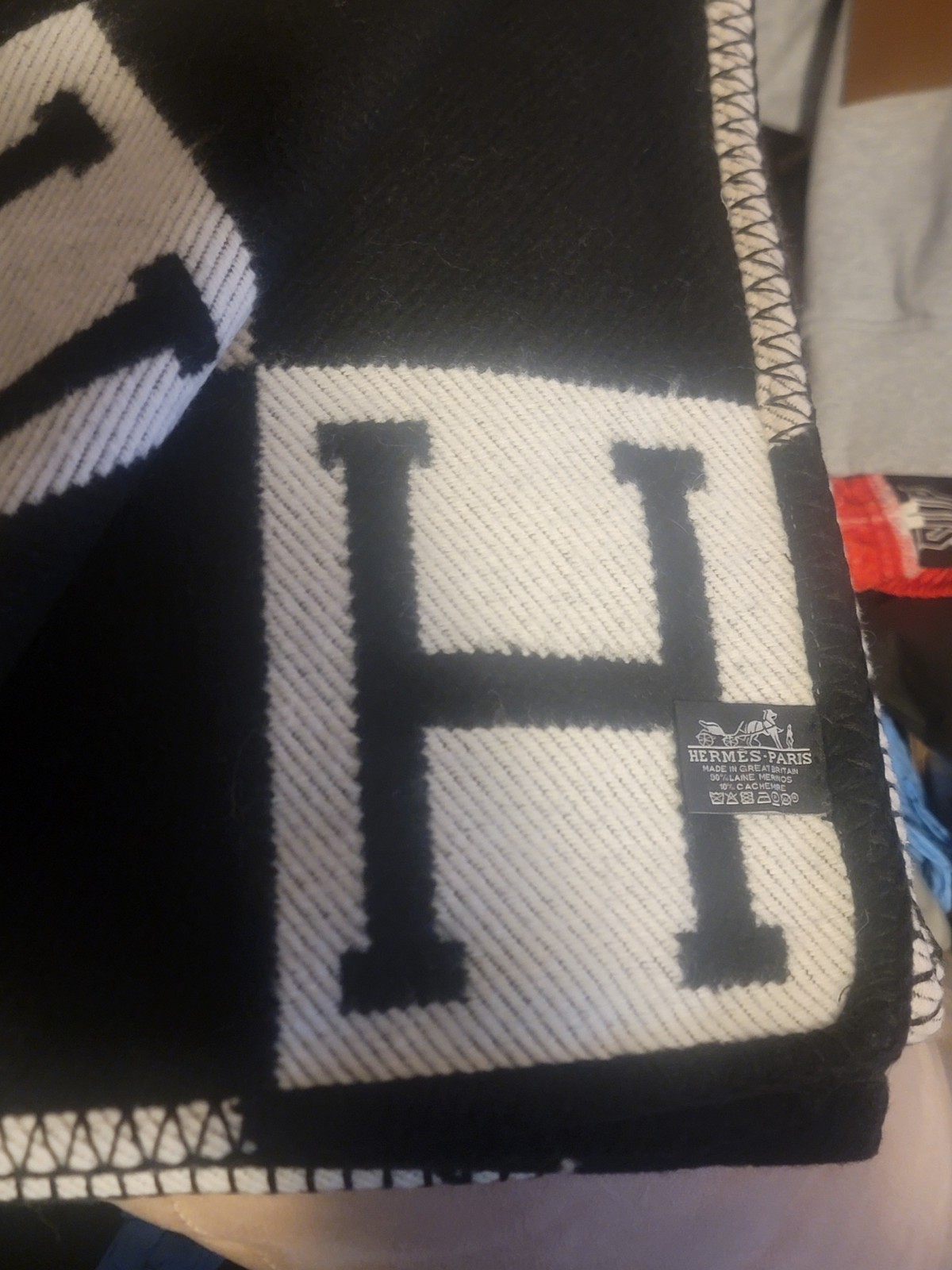 Hermes Avalon Wool/Cashmere Blanket Throw Black, Cream, Grey   thumbnail 4
