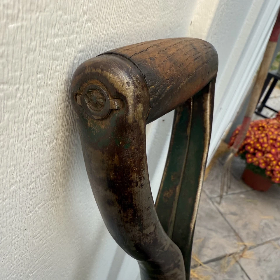 Vintage Ames True Temper Shock Band #2 D-Handle Square Shovel USA - Image 4 of 4