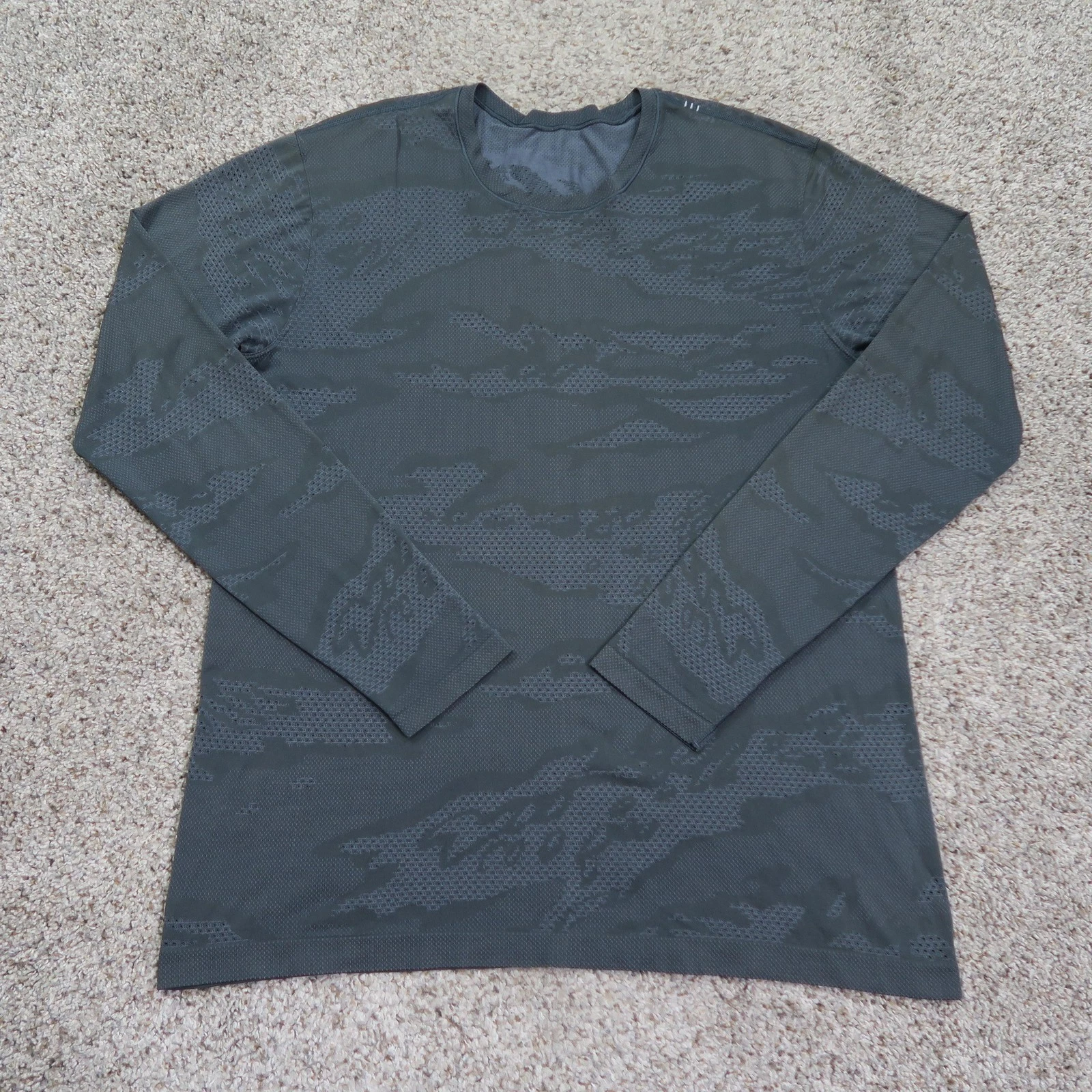 Lululemon Shirt Mens XL Gray Camo Metal Vent Long Sleeve Performance Casual Tee
