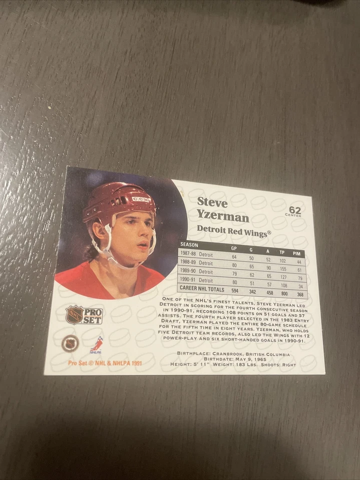 Tarjeta de hockey Steve Yzerman Pro Set 1991-92 #62 Detroit Red Wings Foto 2 de 3