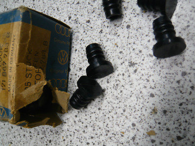    Original  Golf1  Volkswagen Scirocco, 1x Lagerstopfen, hutablage , 171867783B