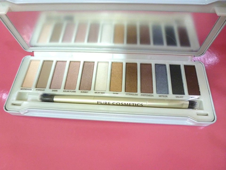 Pure Cosmetics Stripped Collection Eye Shadow Palette 12 Colors shimmer & matte - Image 3 of 4
